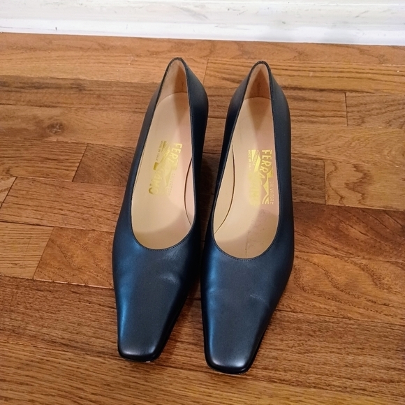 Salvatore Ferragamo Women's Square Toe Pumps Sz 8 - Picture 3 of 9